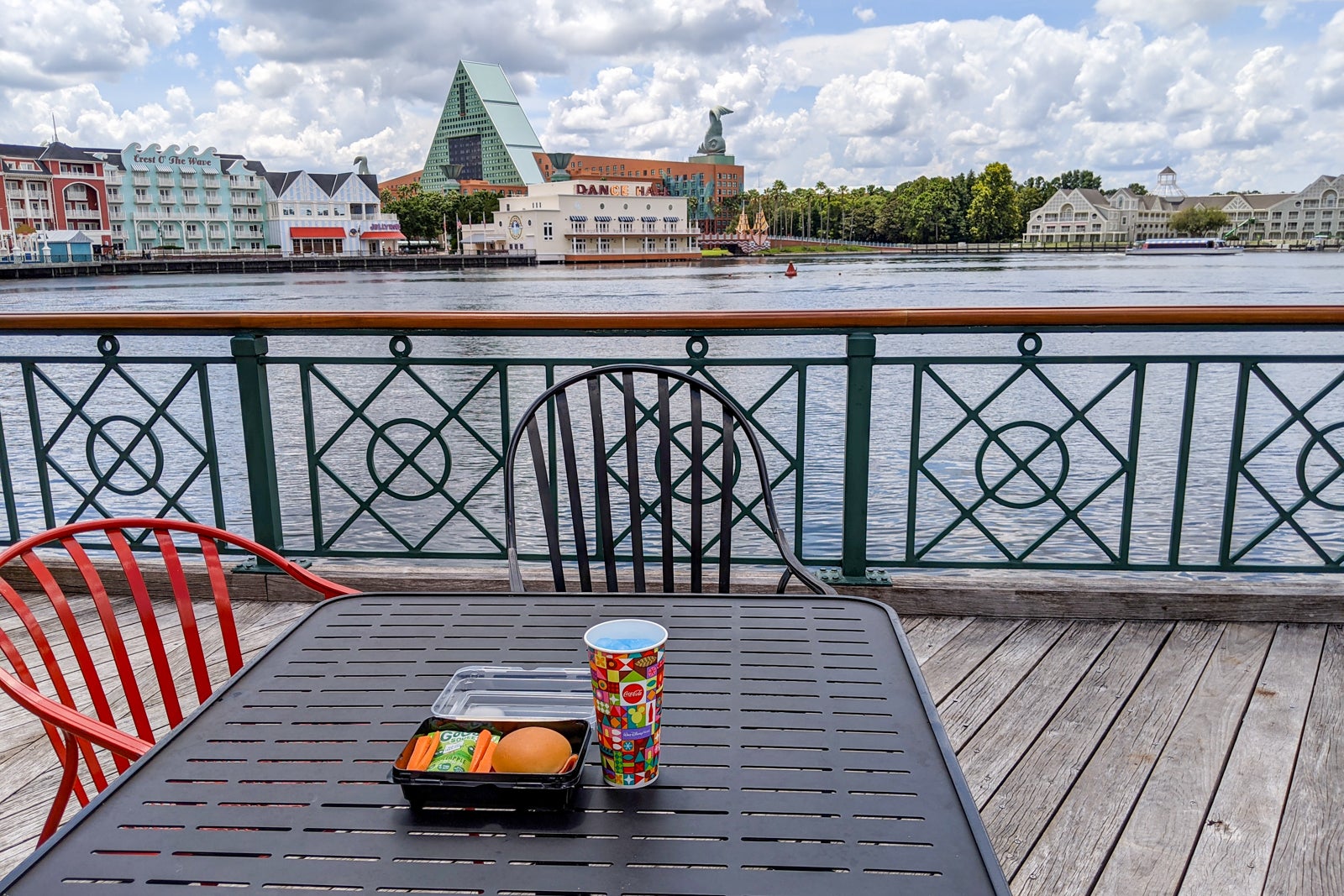 sandviș cu șuncă și brânză la brutăria Boardwalk