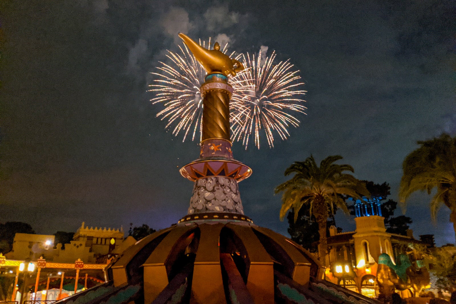 Vendo os fogos de artifício Do Magic Carpets of Aladdin