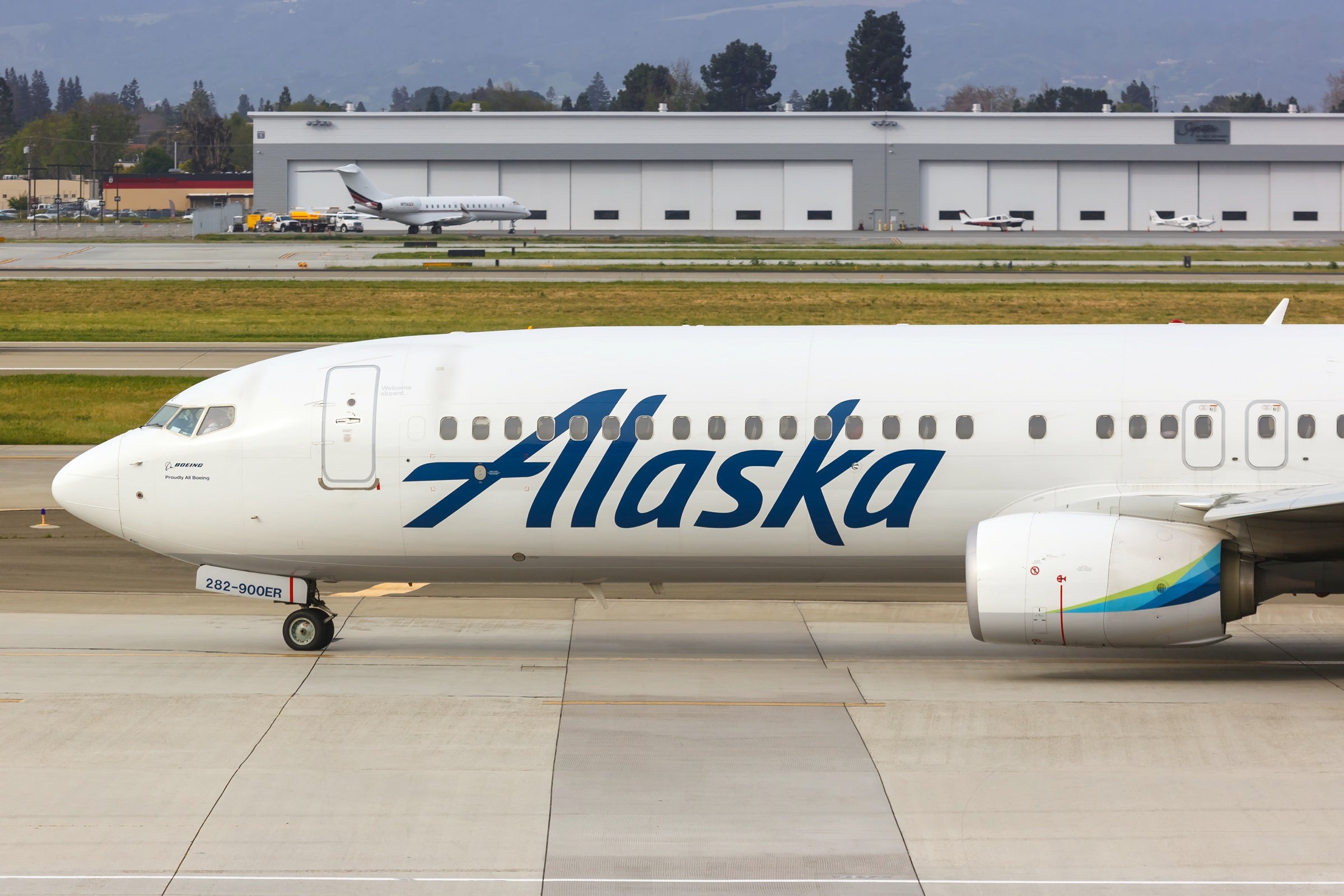 Alaska Airlines 737-900ER at San Jose airport
