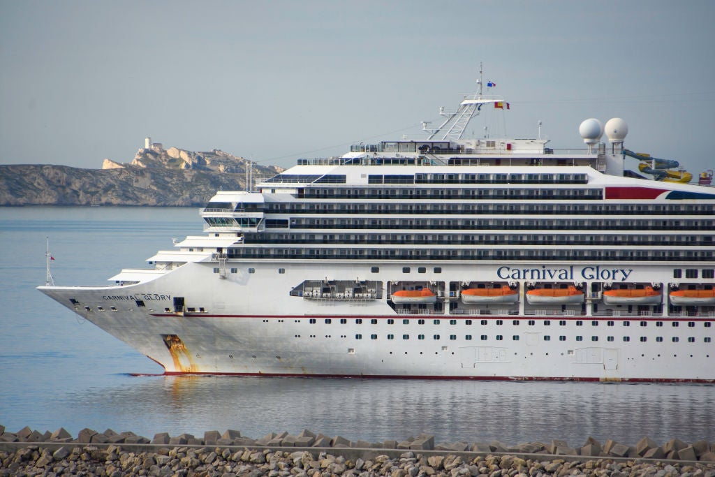 cruise ships with smoking rooms