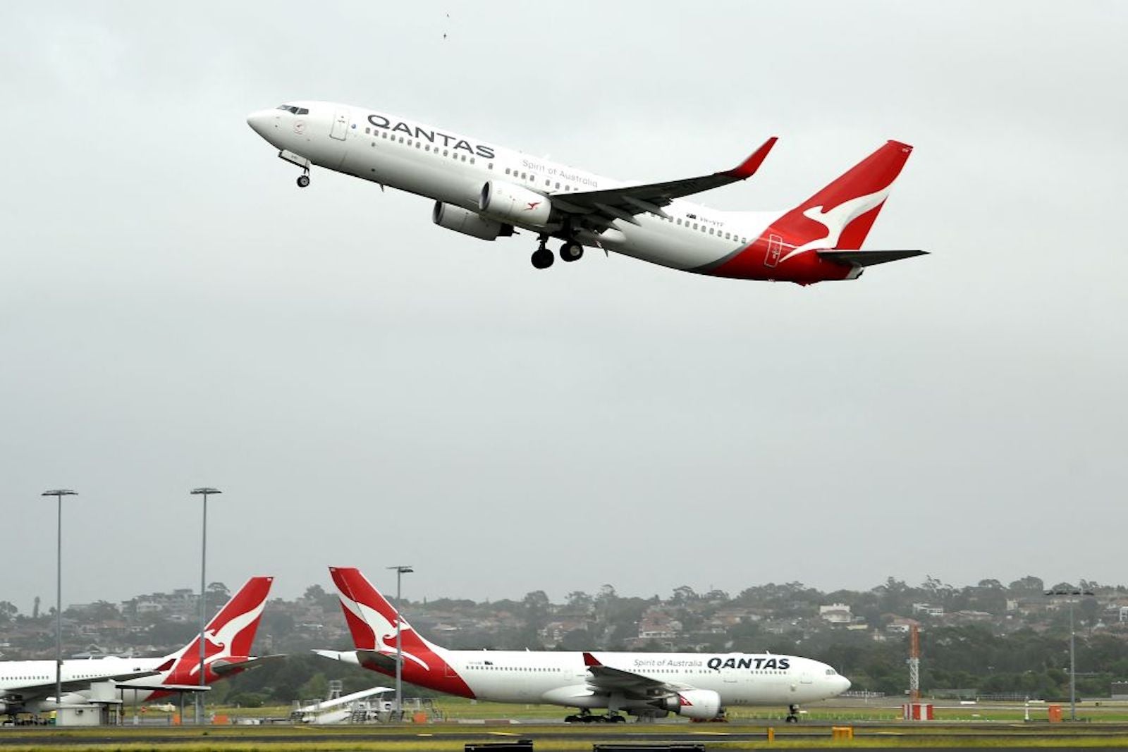 Qantas will ban unvaccinated travelers when it resumes international flights