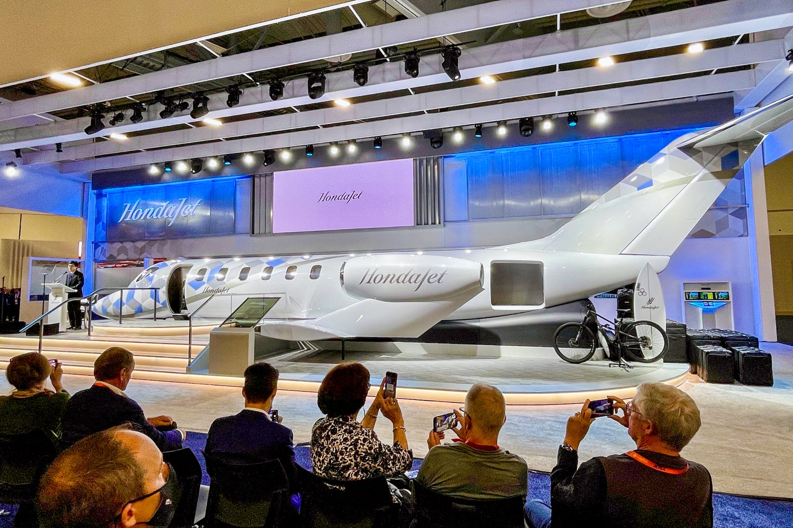 Honda wants to build the first transcontinental light jet — and it’ll only need one pilot