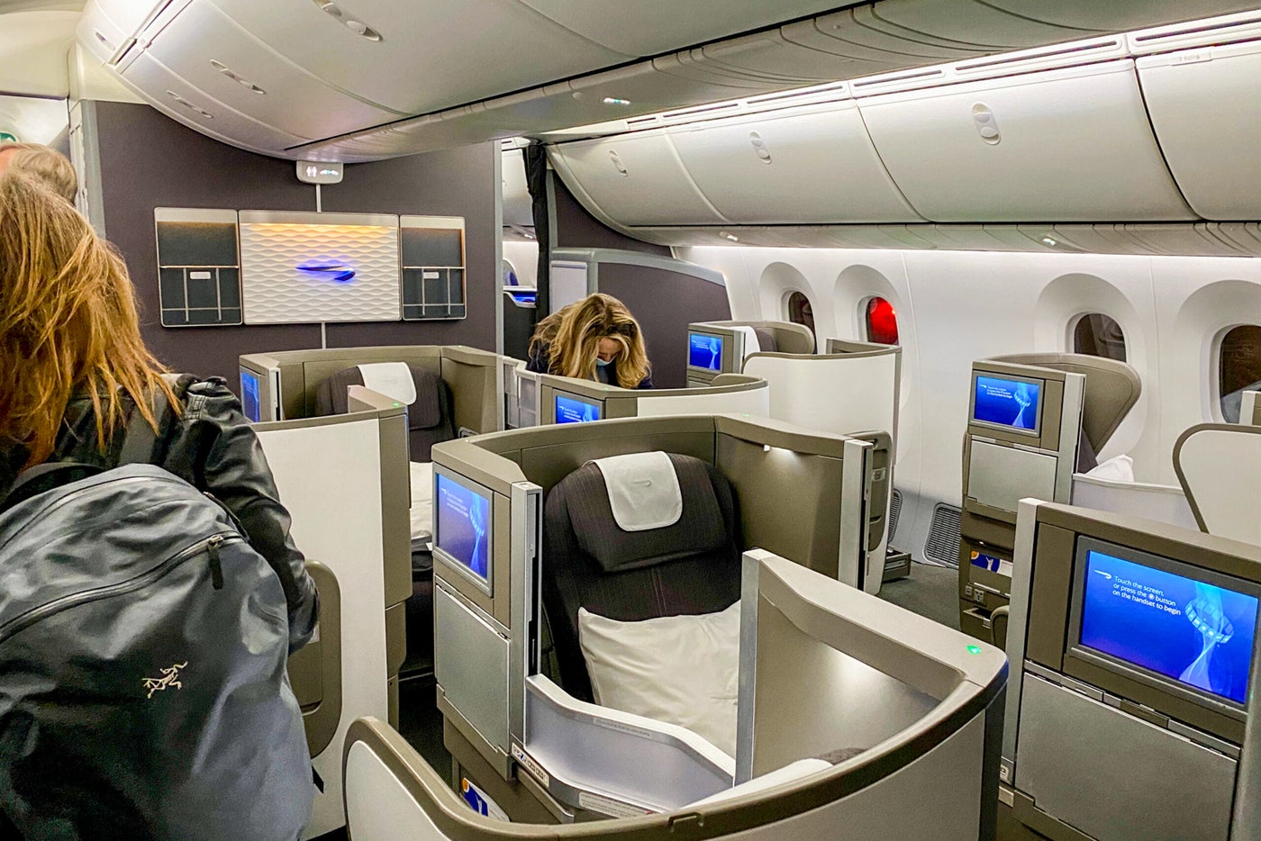Review British Airways Club World business class on the 7879 from Boston to London Heathrow