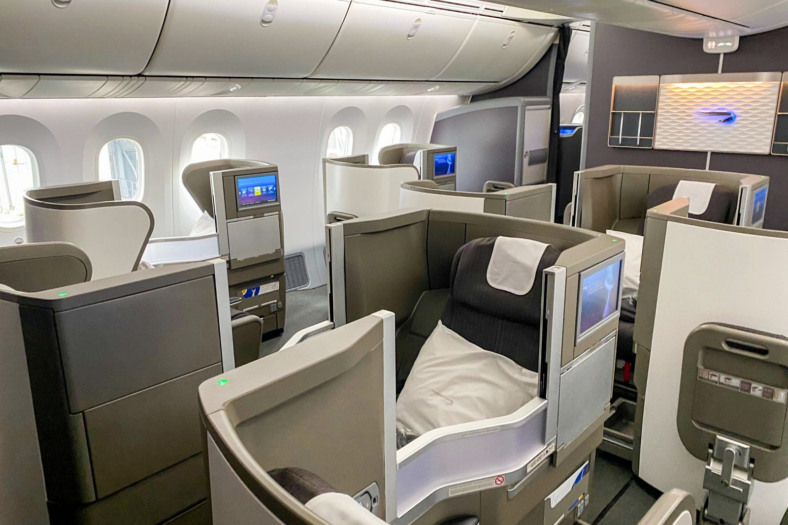 The best seat in a middling cabin: Reviewing British Airways' business ...