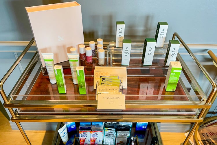 Is it worth paying 695 for PS' quasiprivate 'Salon' lounge at LAX? The Points Guy