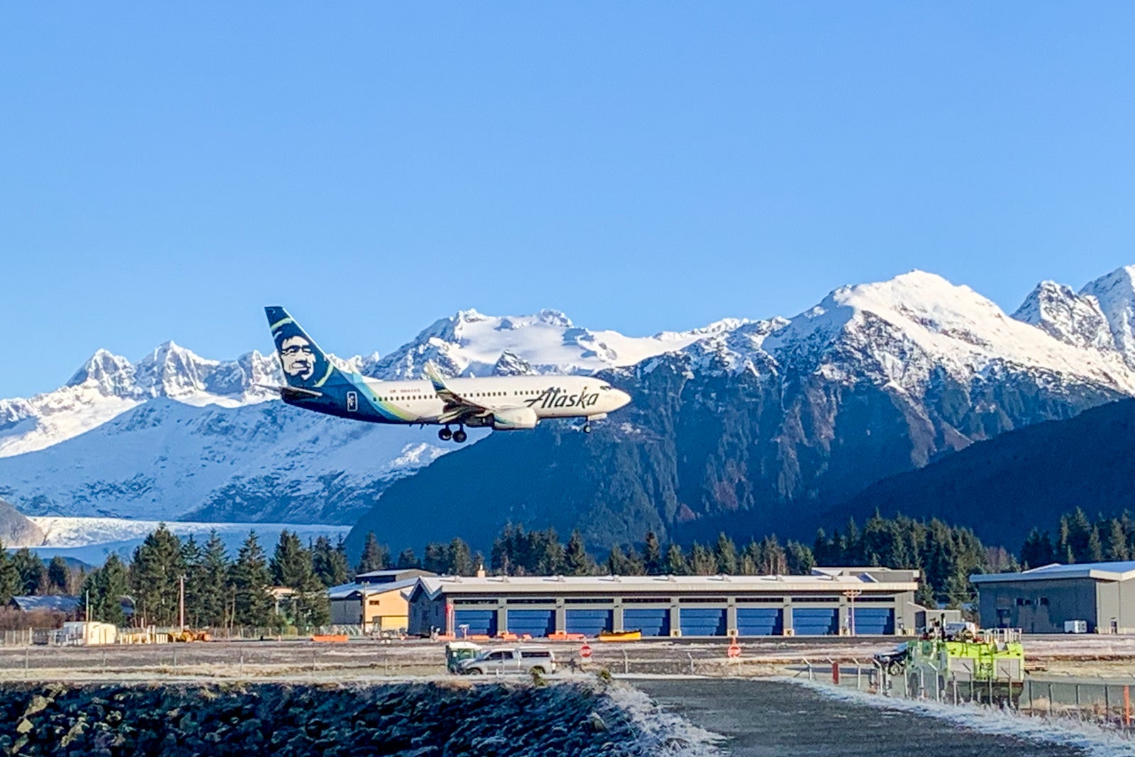 Alaska Airlines Milk Run Boeing 737
