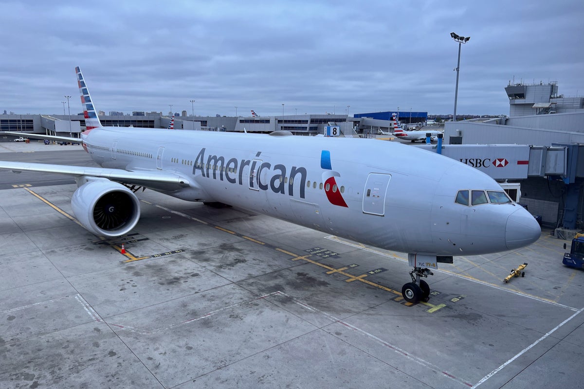 American will fly just 4 domestic wide-body routes as it goes all-in on ...