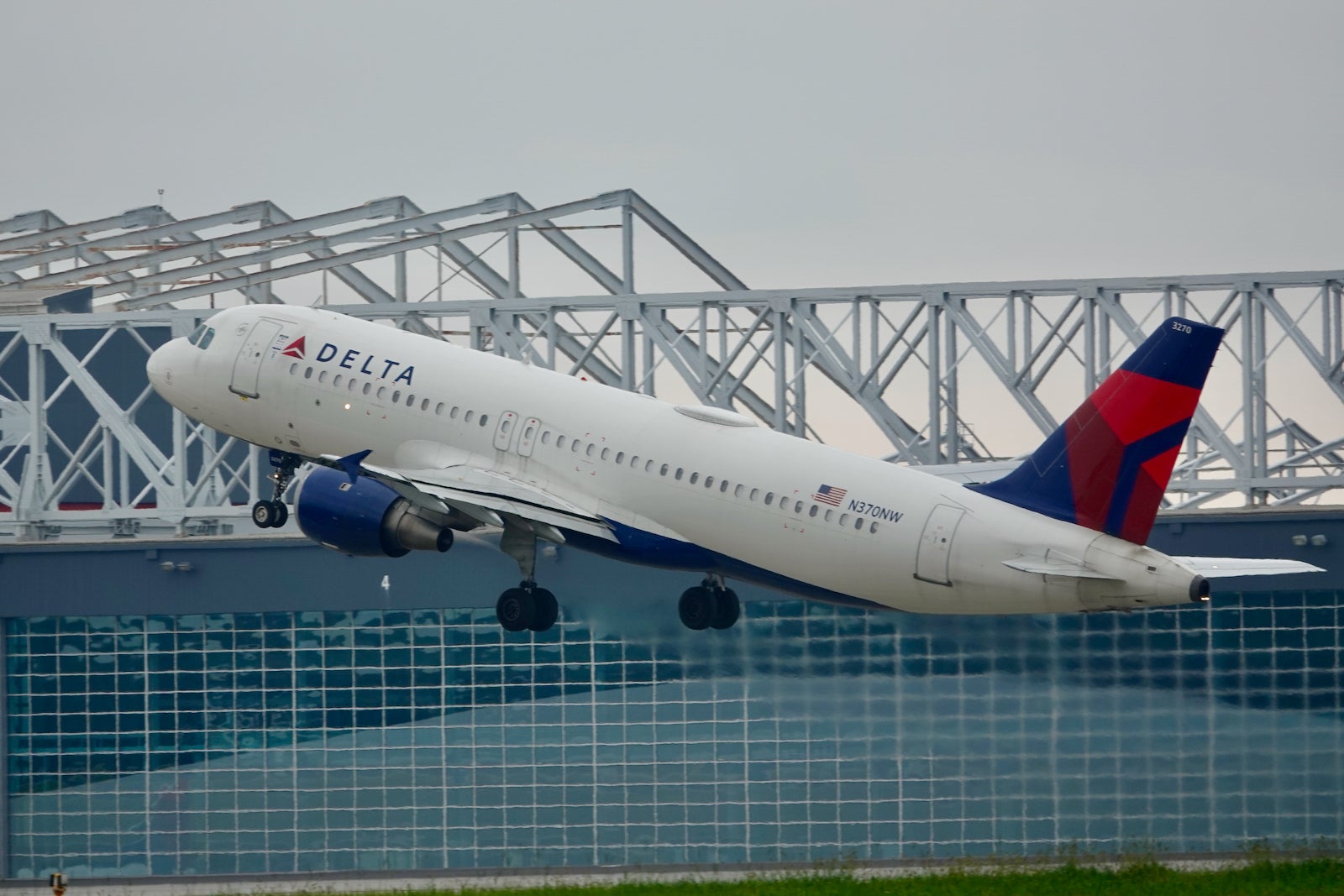 Delta Airbus A320 Takeoff