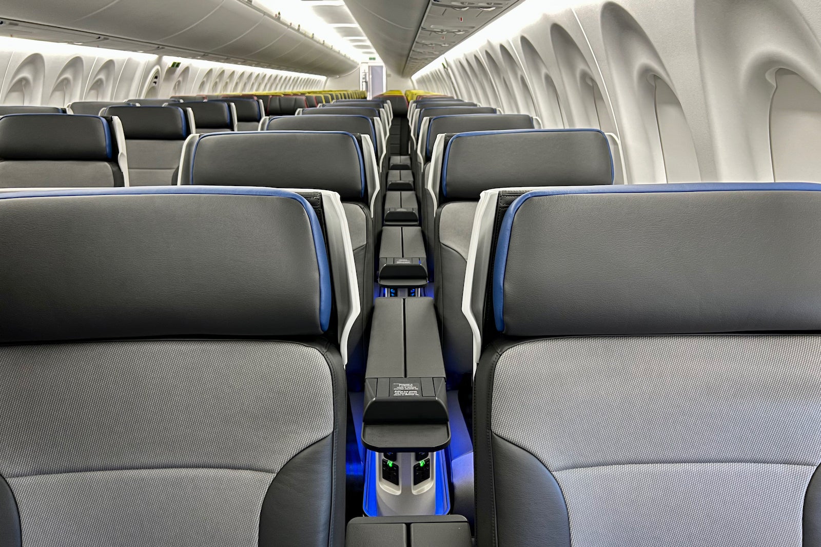 Breeze Unveils First 17 Airbus A220 Routes With New First-class Product ...