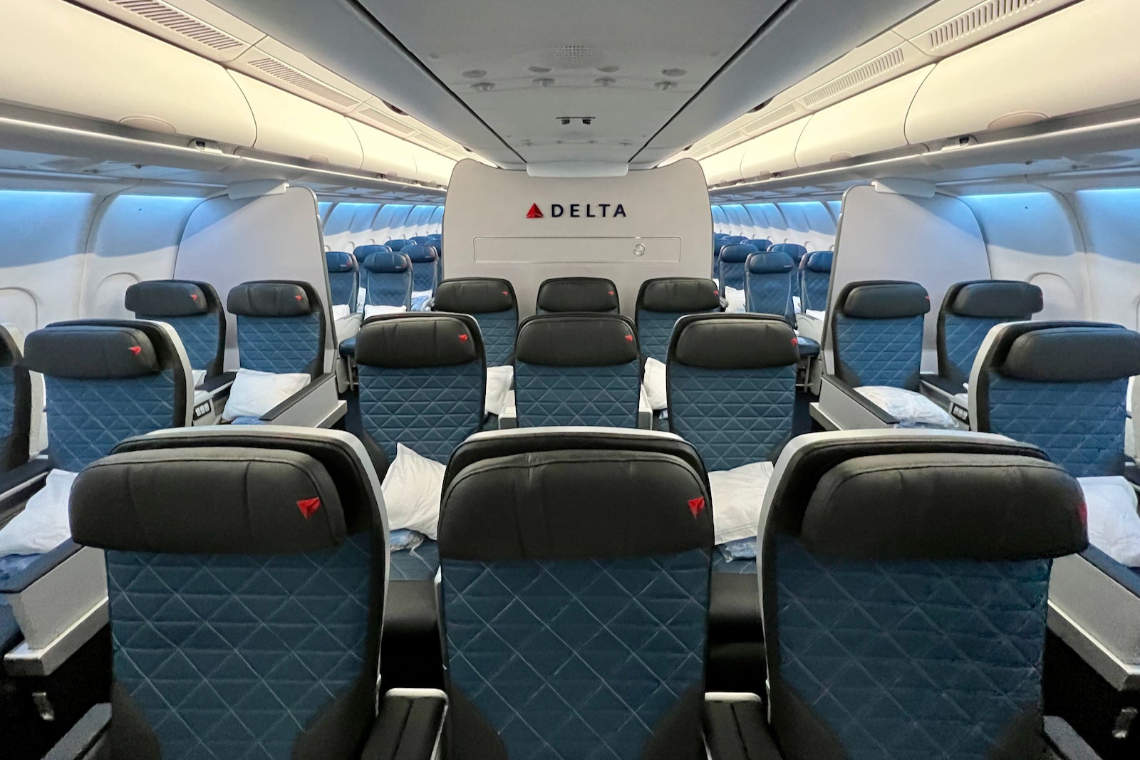 Delta Retrofitted Airbus A330-300 Delta One Premium Select Comfo