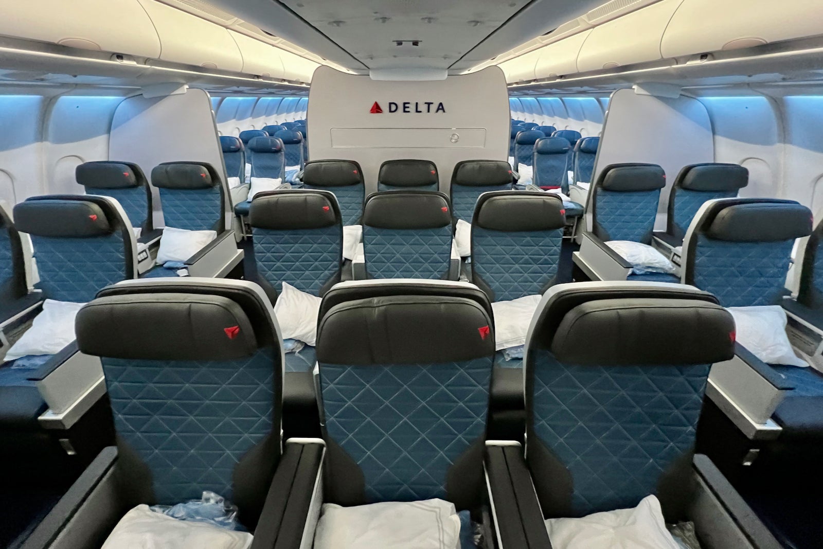 Delta Retrofitted Airbus A330-300 Delta One Premium Select Comfo