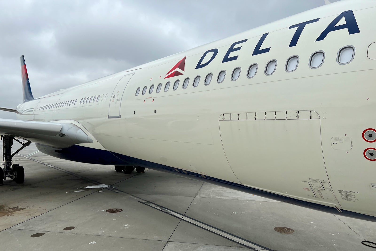 inside-delta-s-retrofitted-airbus-a330-with-fancy-cabin-upgrades-the