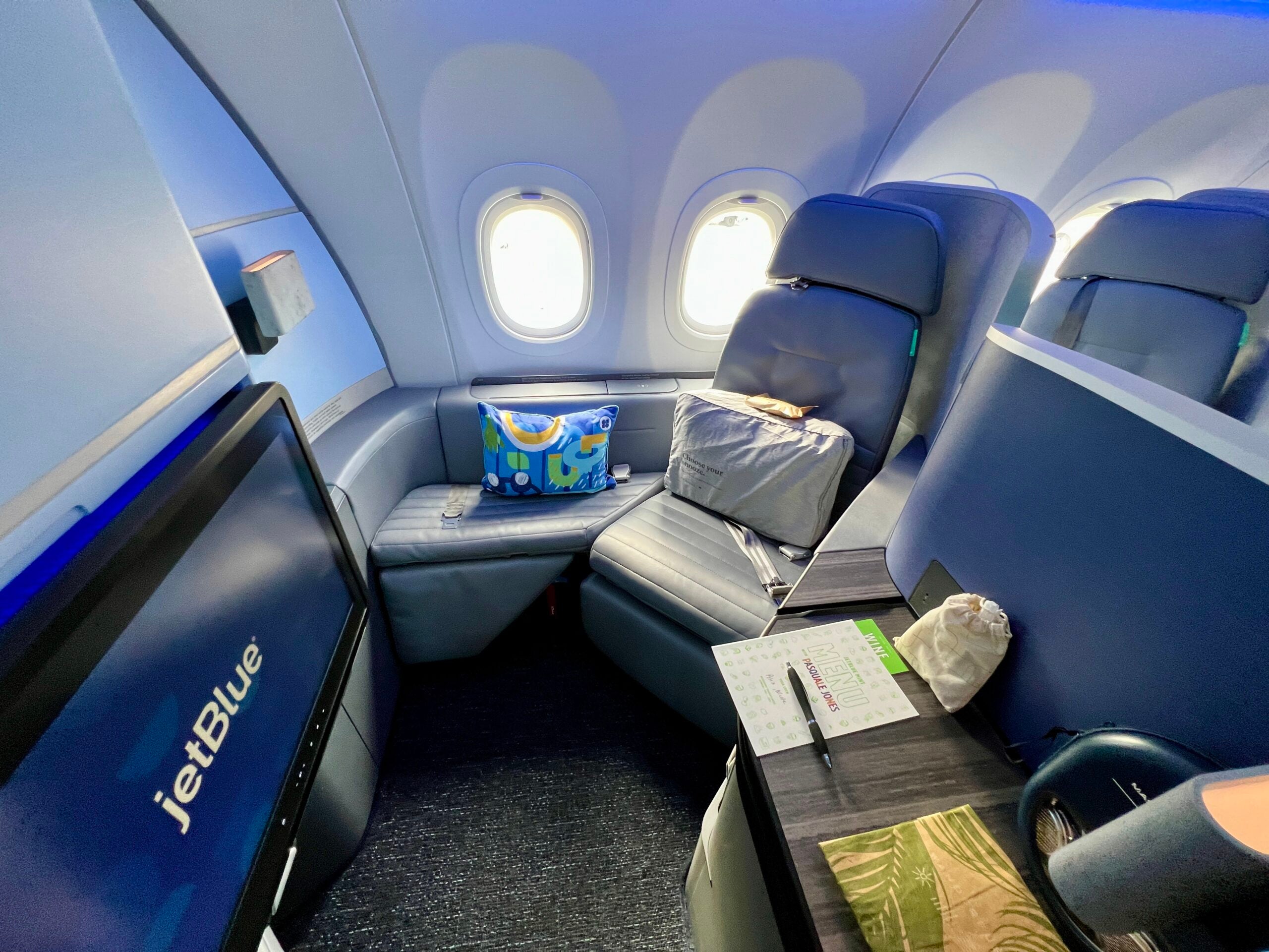 Review JetBlue Mint Studio business class from London Gatwick