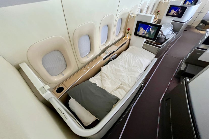 Review: Lufthansa first class on the Boeing 747-8, from Frankfurt to ...