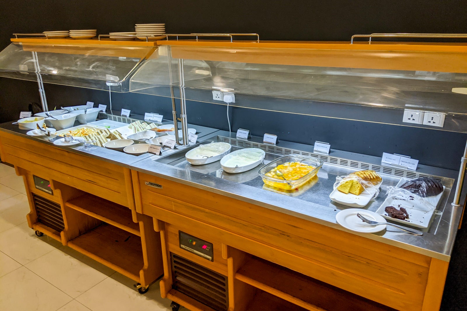 Buffet at Moonimaa Lounge in Male