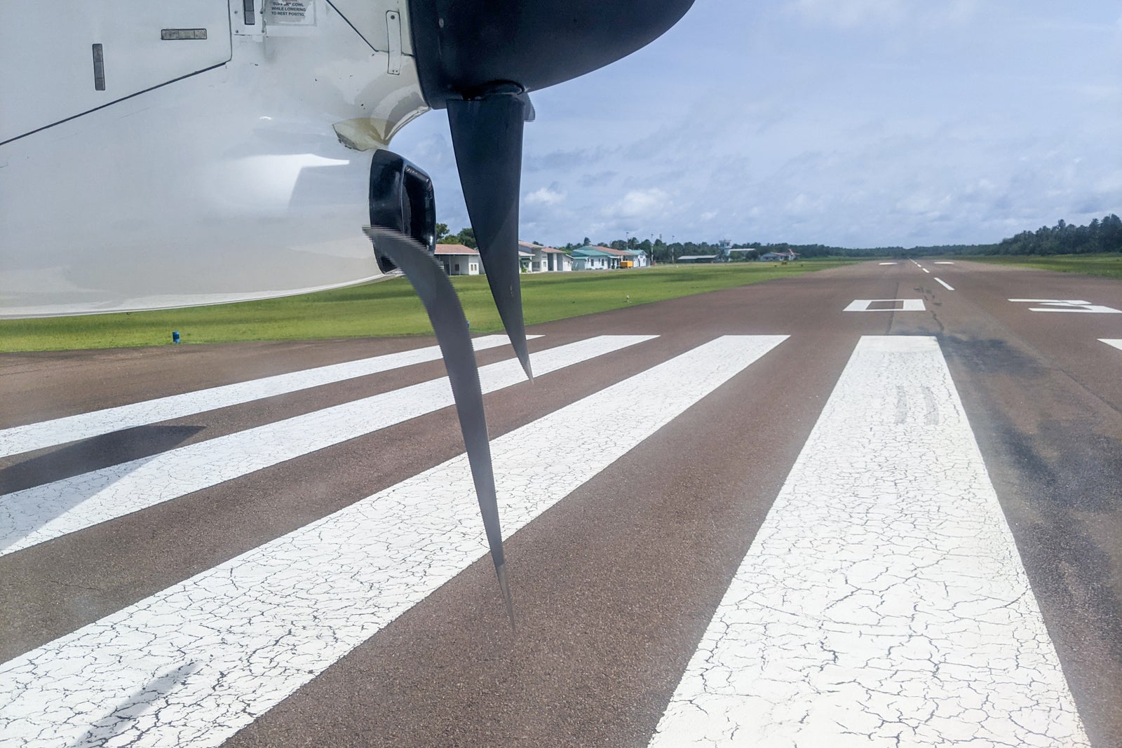 Kadhdhoo airport runway