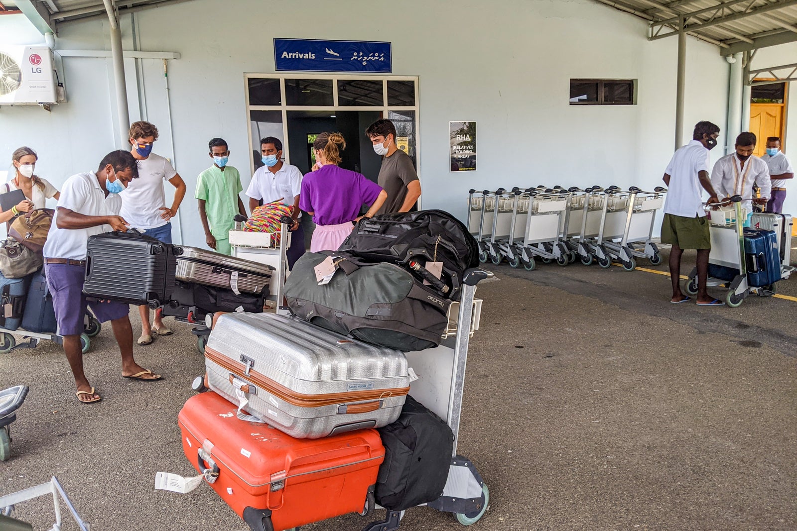 Arrivals area at Deplaning at Kadhdhoo airport