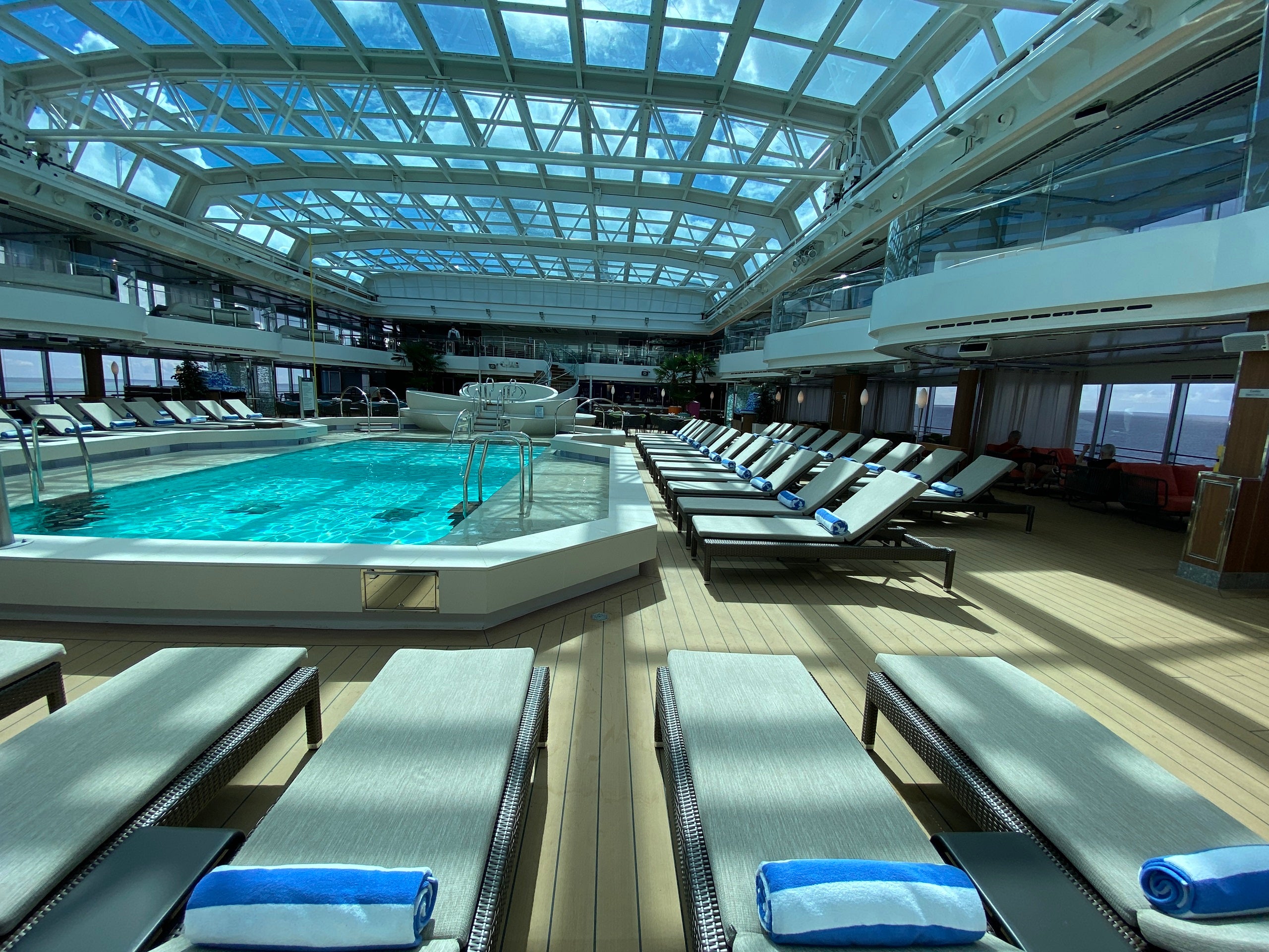 holland america cruise ship amenities