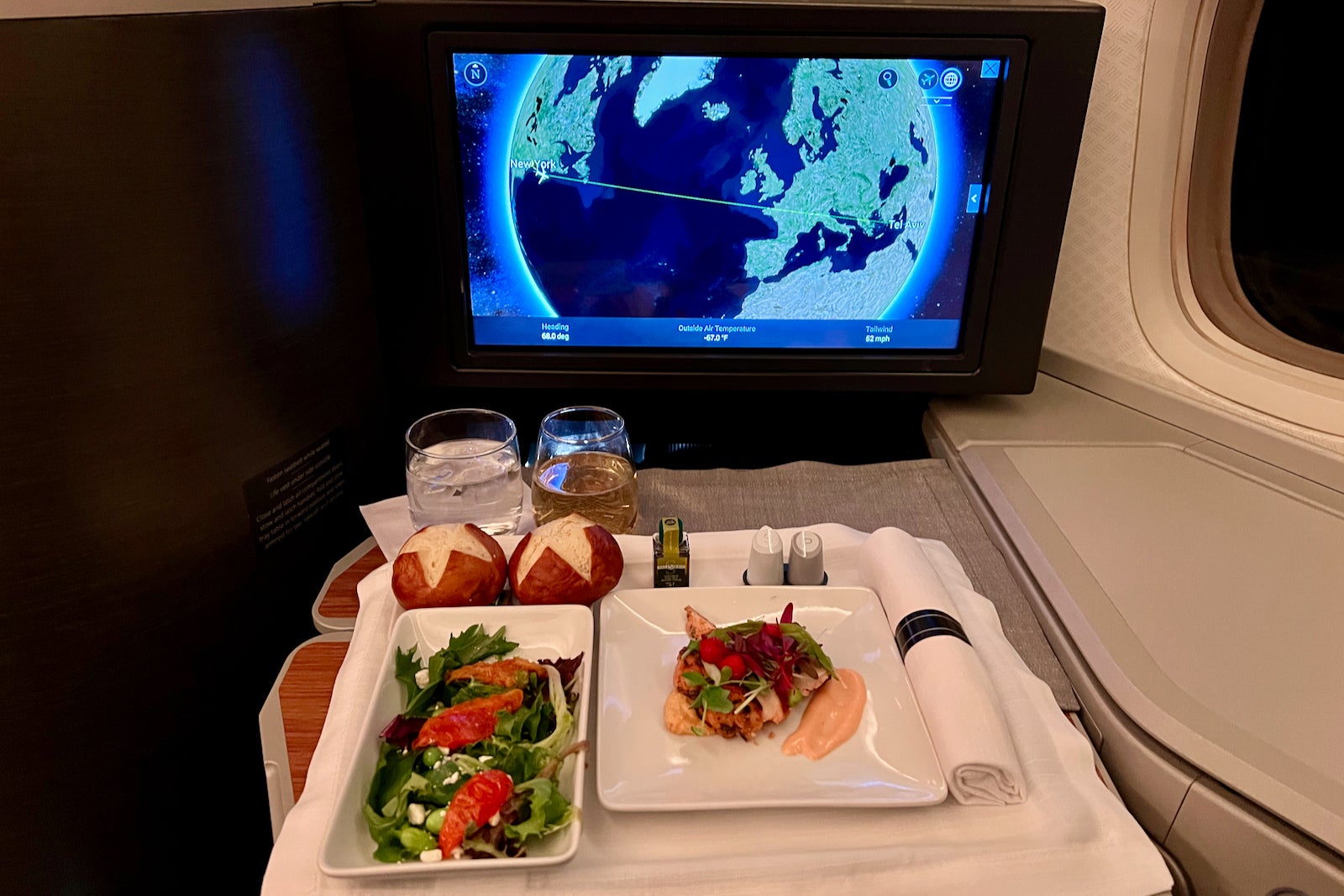 Delta is resuming 3course meals, with ice cream sundaes, in business