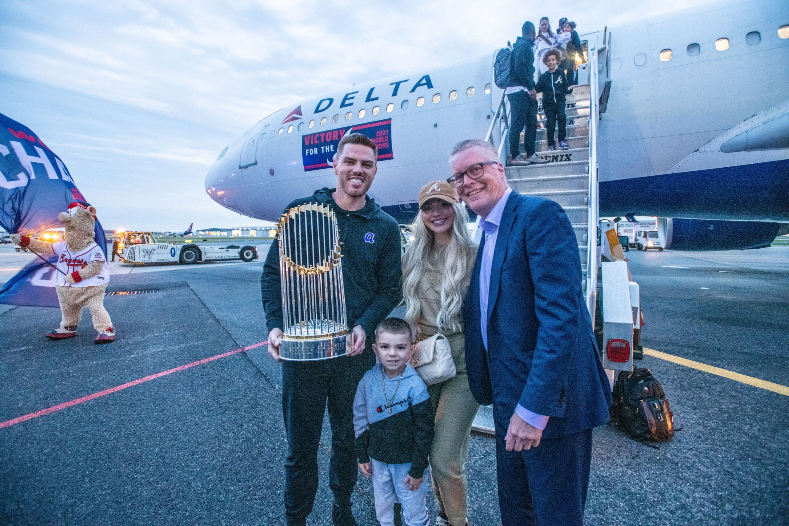 Atlanta Braves boost Delta's latest claim: 'The grand slam of carrying champions'