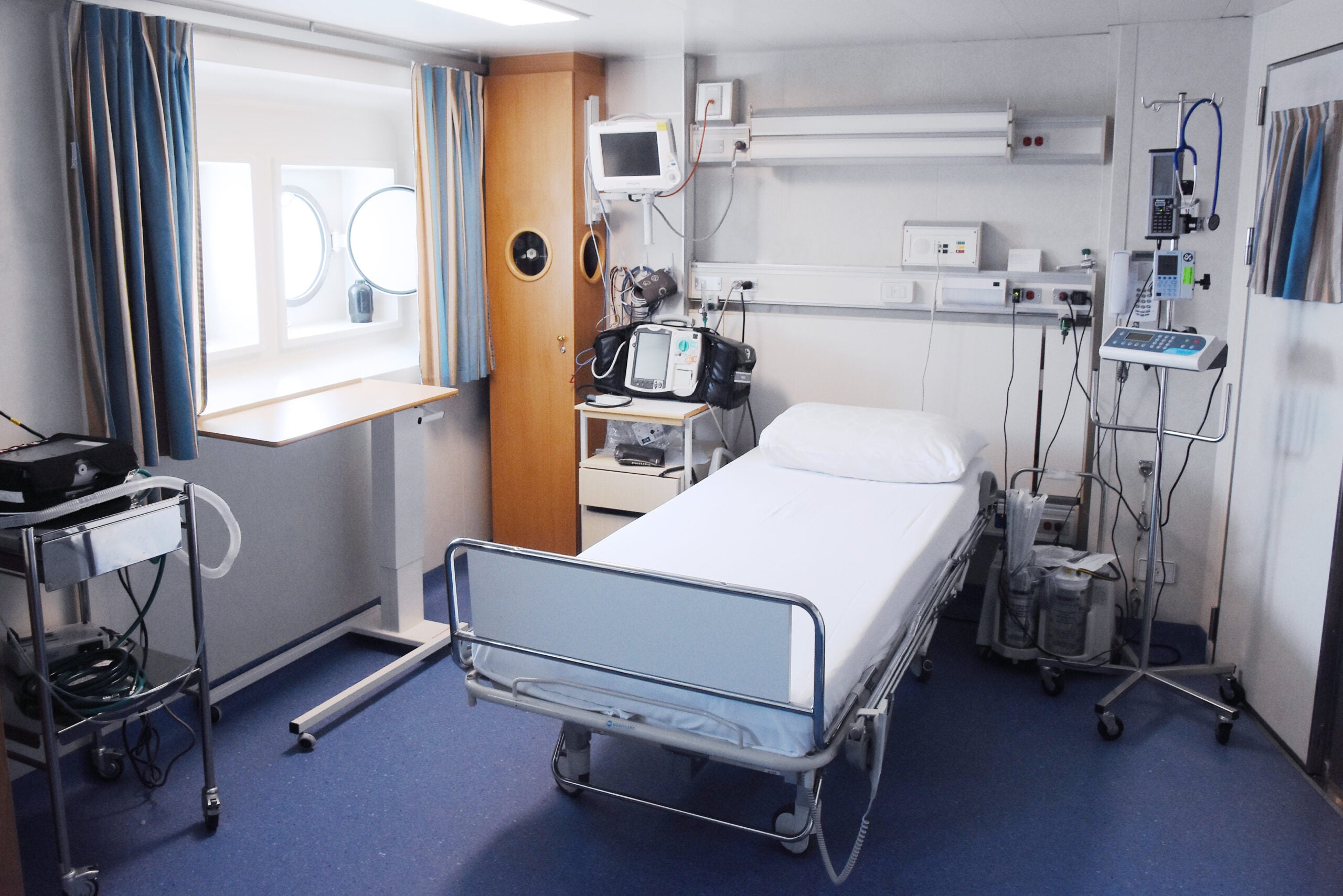 medical staff cruise ship