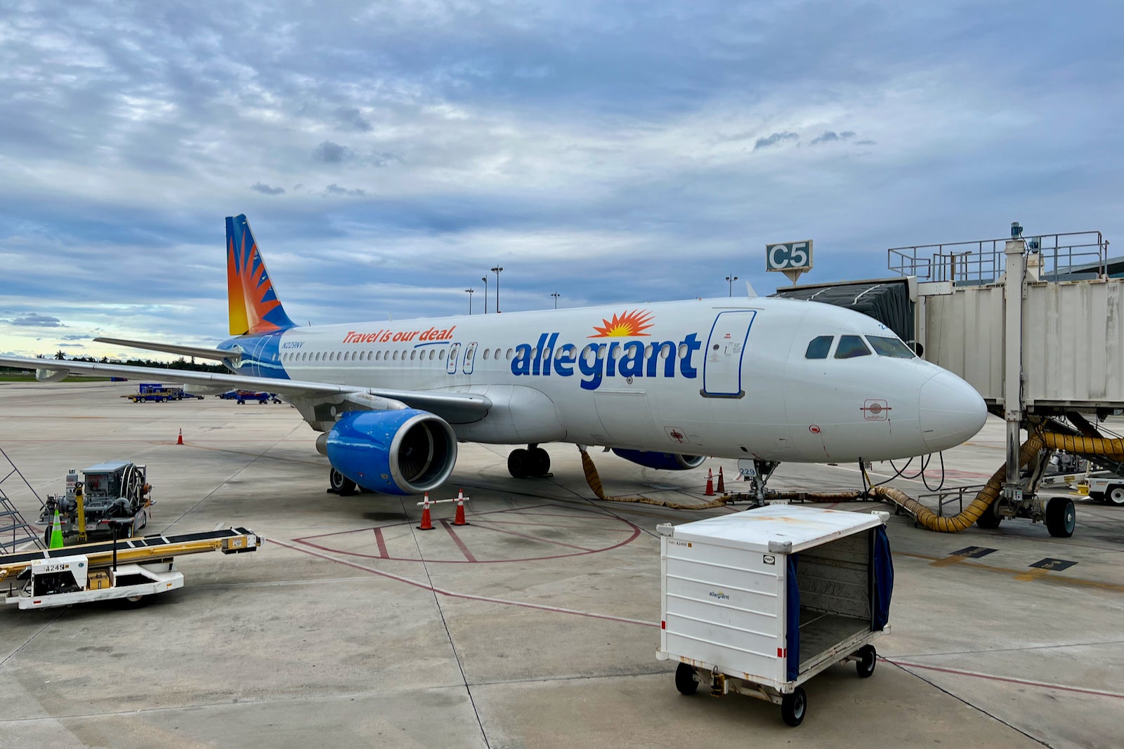 Allegiant Airbus A320