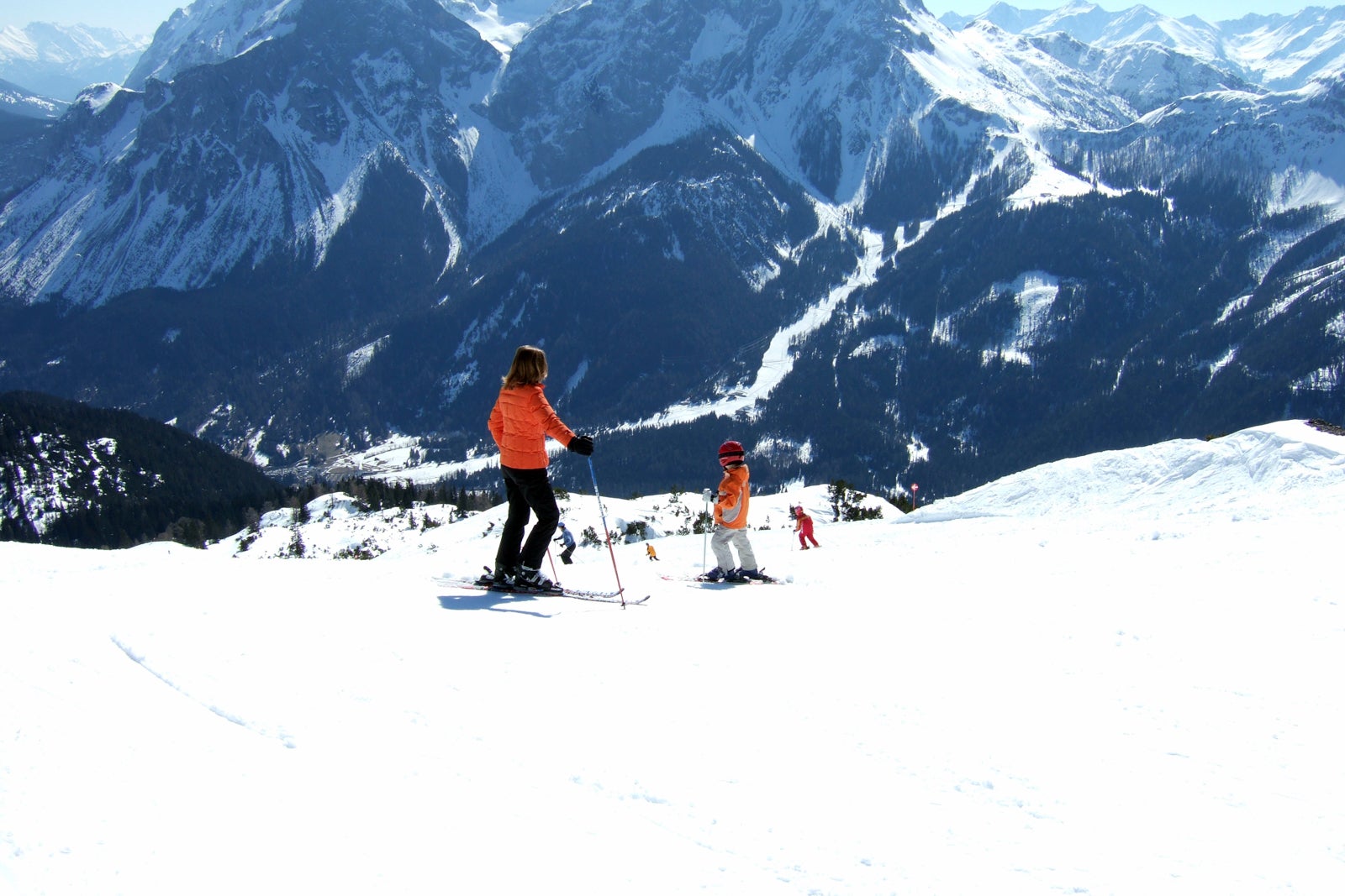 Family skiing