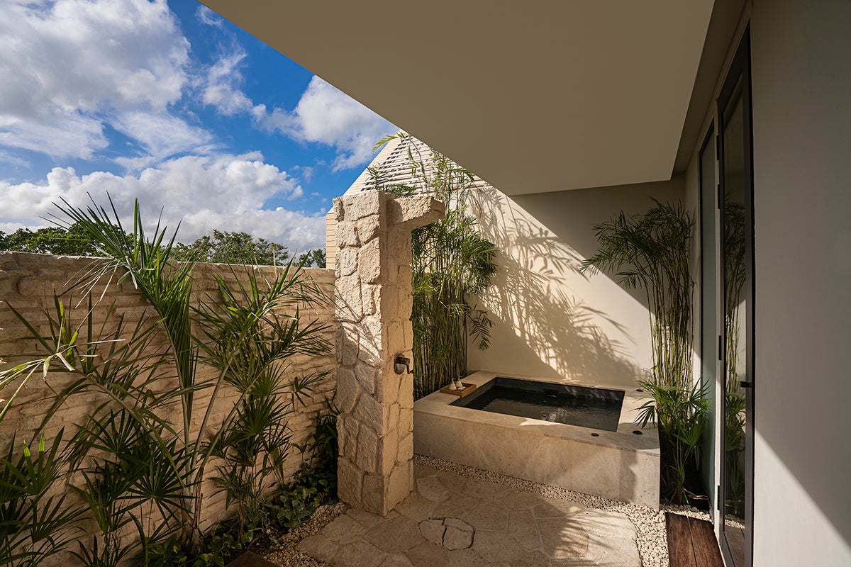 The best outdoor showers at hotels around the world - The Points Guy