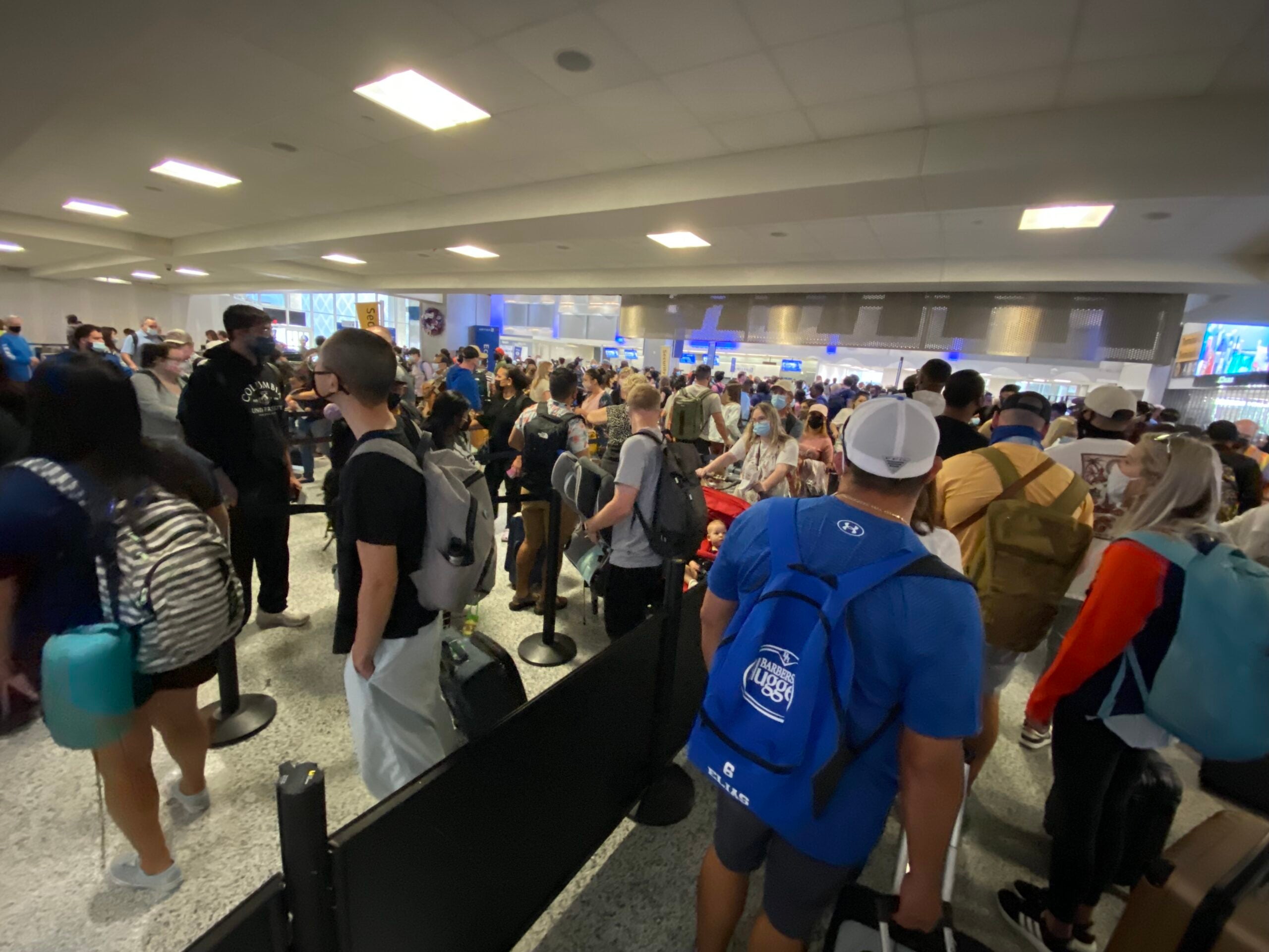 Holiday weekend already bringing large crowds to US airports