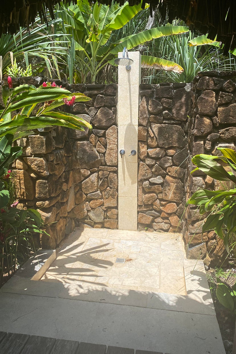 The best outdoor showers at hotels around the world - The Points Guy