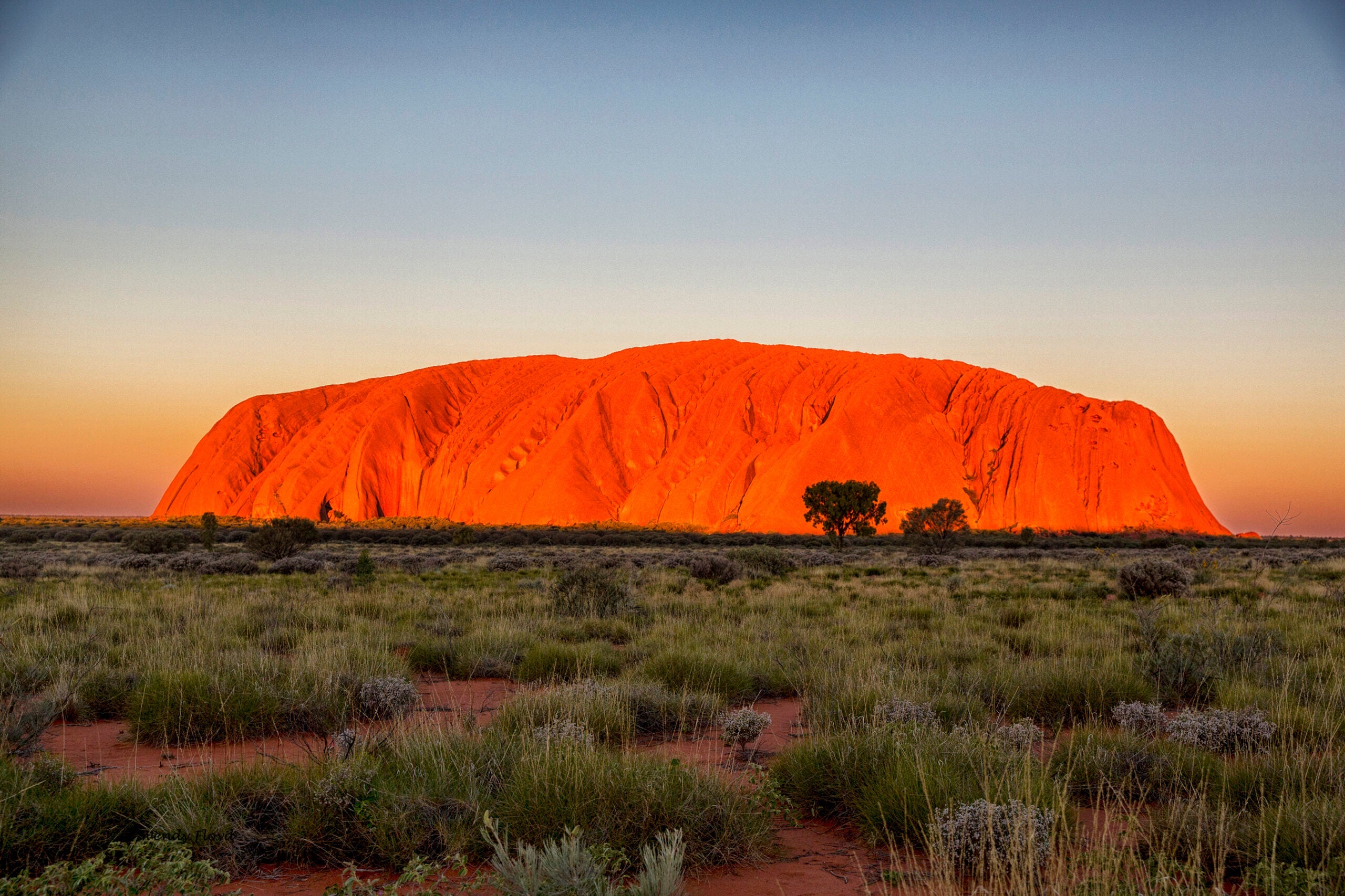 travel-mountain-australia-red-sunset-uluru_t20_a80jZv-scaled