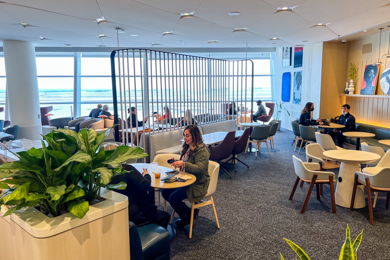 Which airport lounge should you use at Dallas airport? The Points Guy