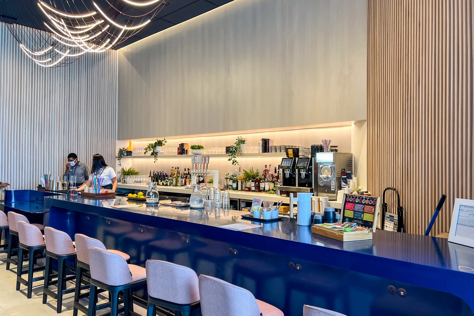 Choosing the best airport lounge at DFW — and how you can get inside