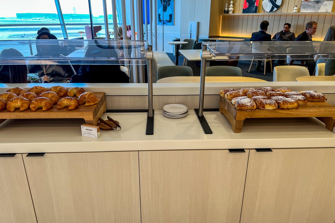 Which airport lounge should you use at Dallas airport? The Points Guy