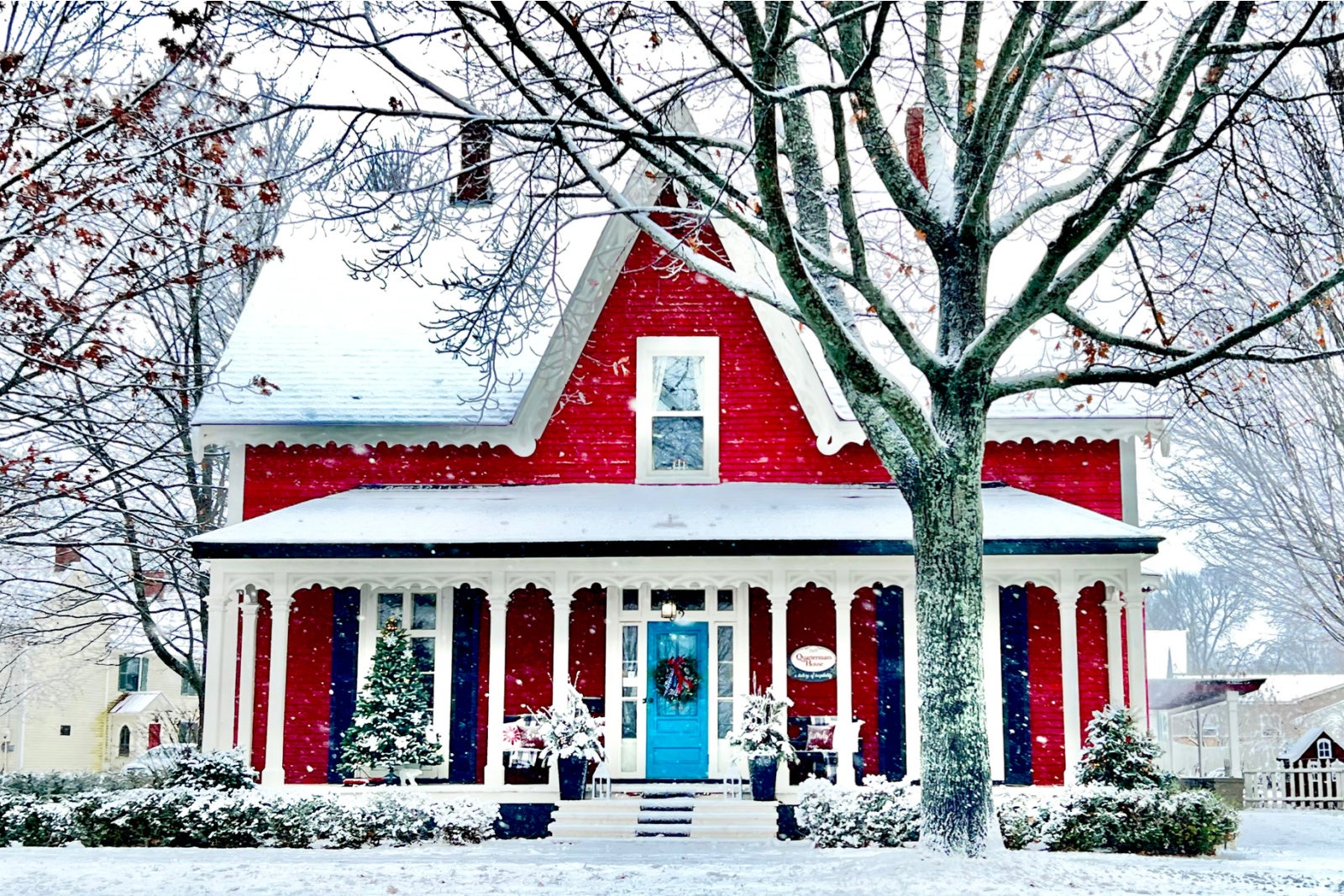 6 Lodges In Canada That Look Like They Belong In A Christmas Movie - Narcity