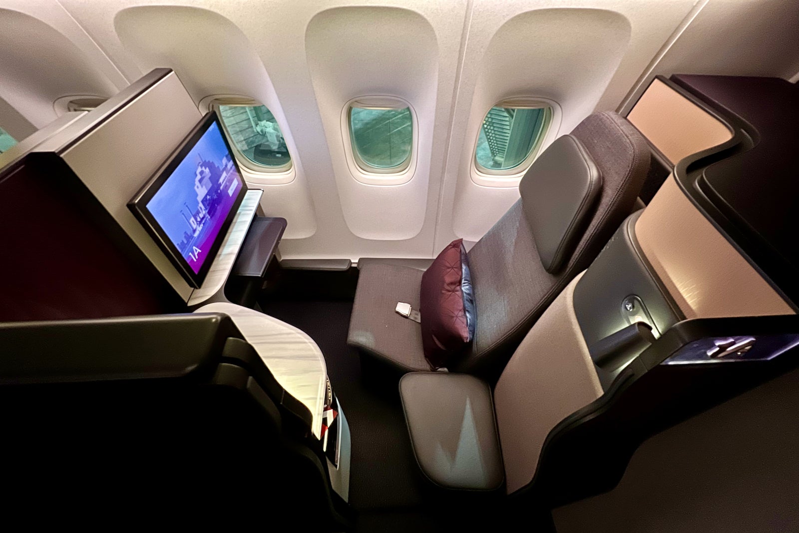 Qatar Airways Qsuites Business Class Boeing 777-300ER