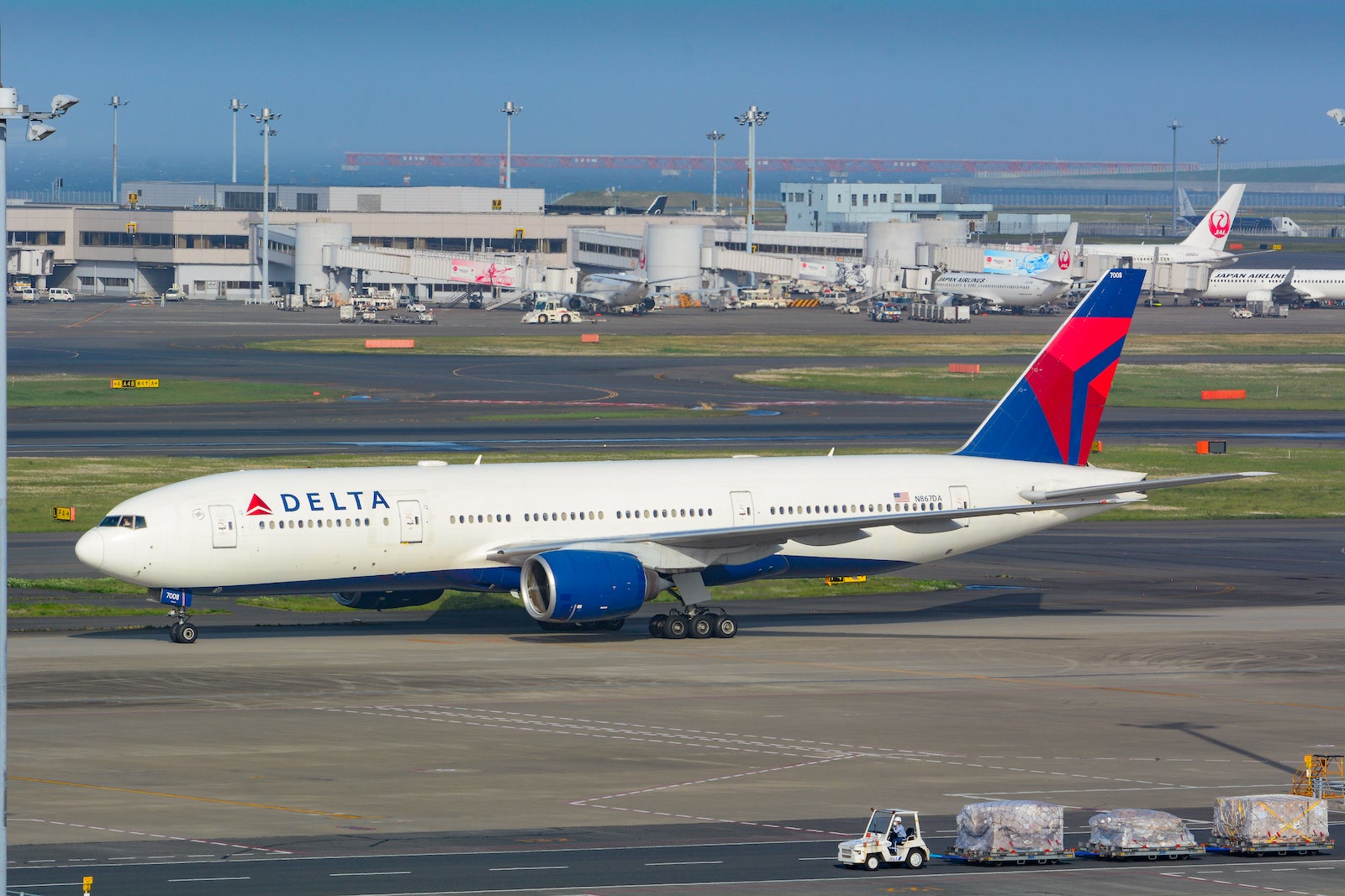 Arizona Cardinals 777-200 (Ex Delta) Landing at MSP 