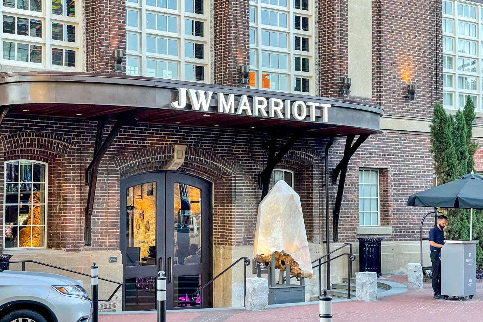 The Hostess City's new 'it' hotel: JW Marriott Savannah Plant Riverside ...