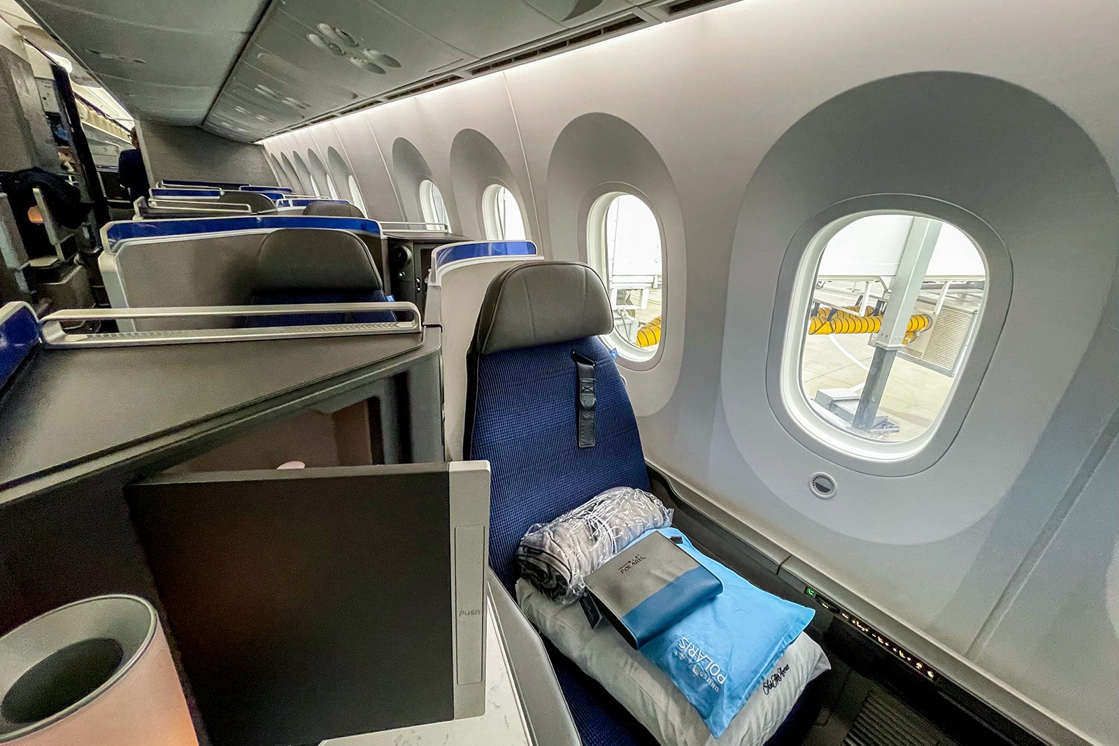 United Boeing 787-9 Polaris business class