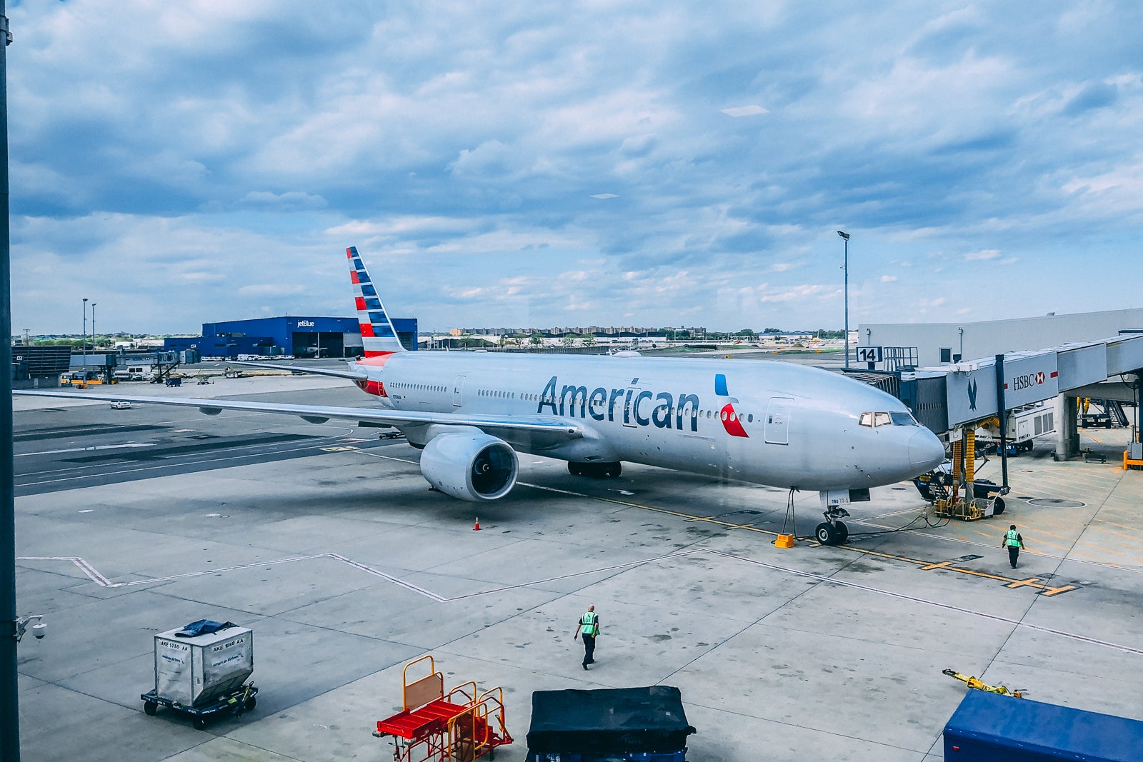 Upgrades With American Airlines: The Ultimate Guide – Forbes Advisor