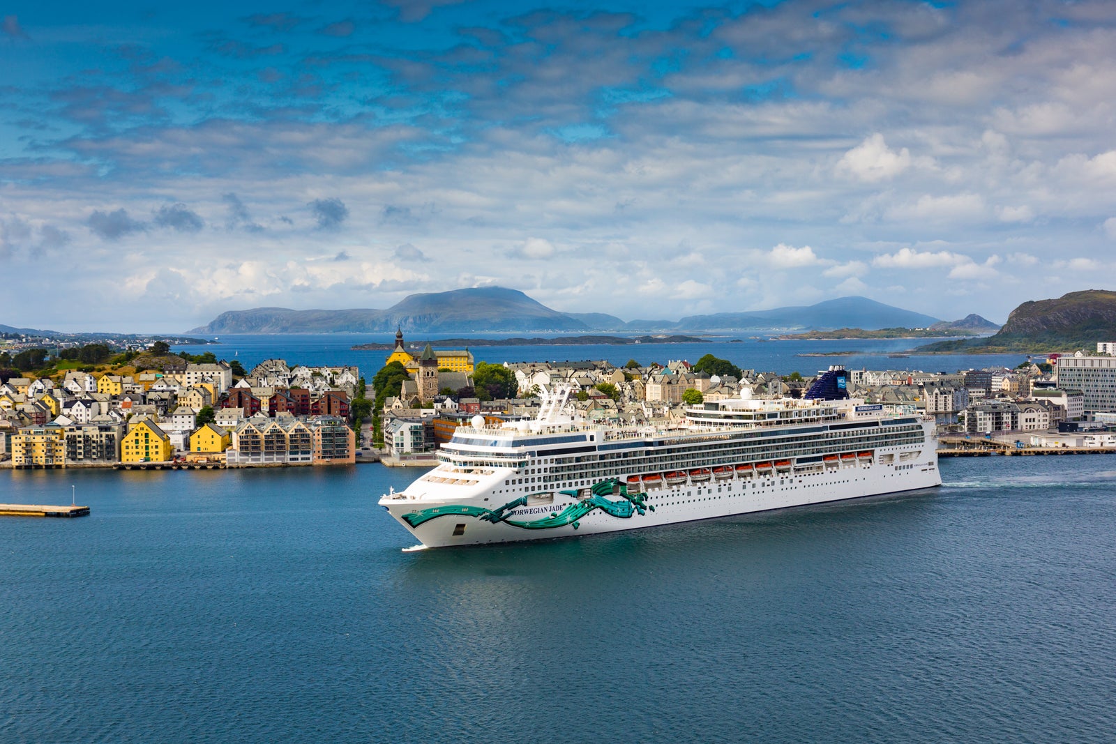 norwegian jade cruise ship capacity