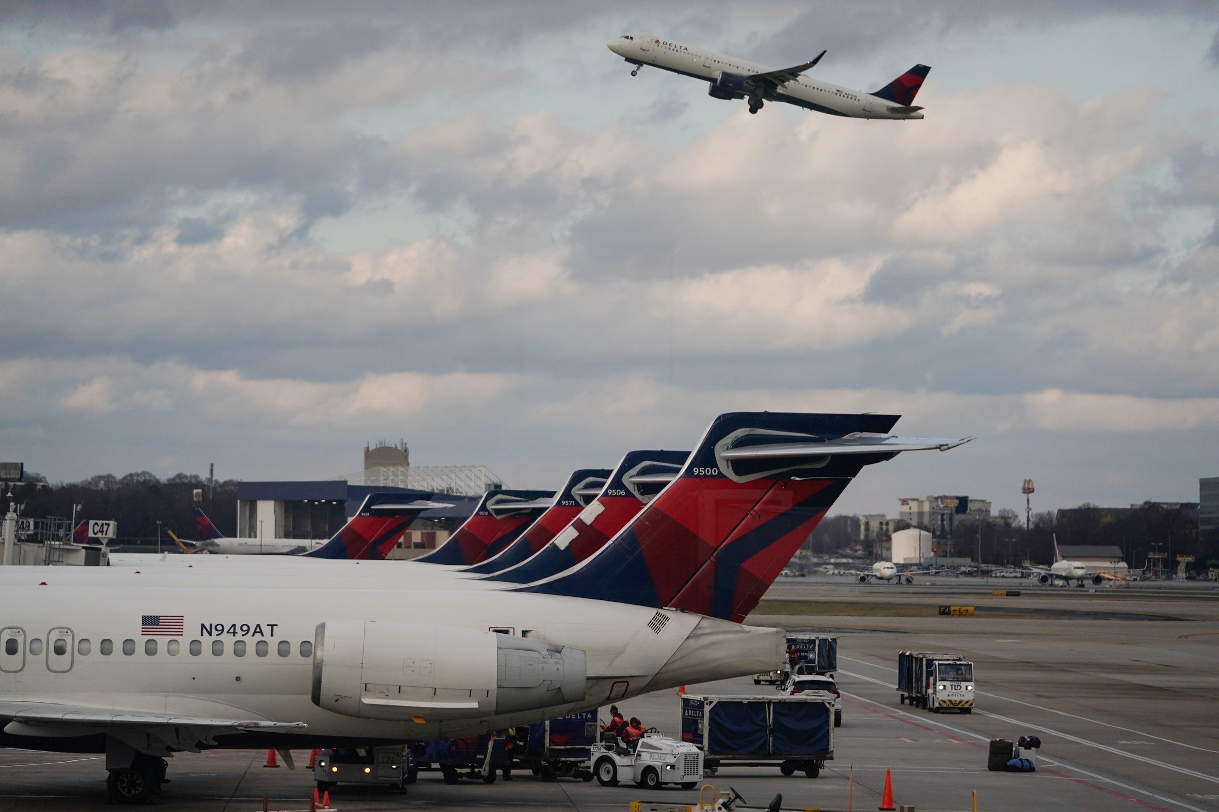 Delta planes at the gate in Atlanta