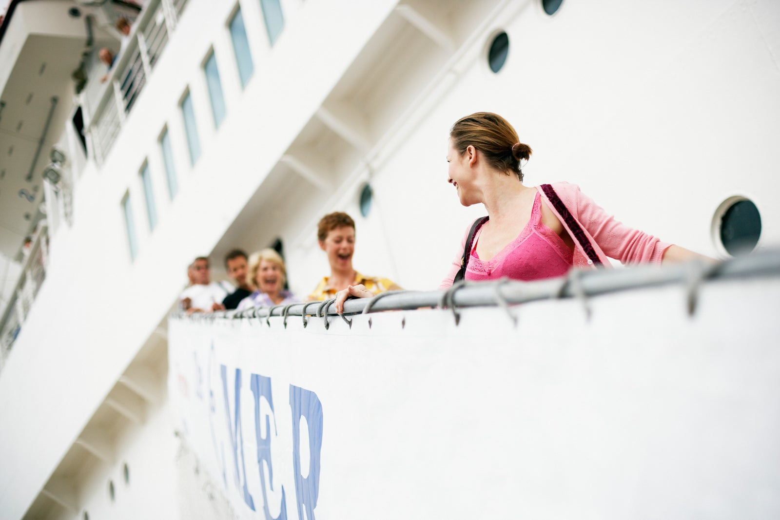 tourists disembarking cruise ship