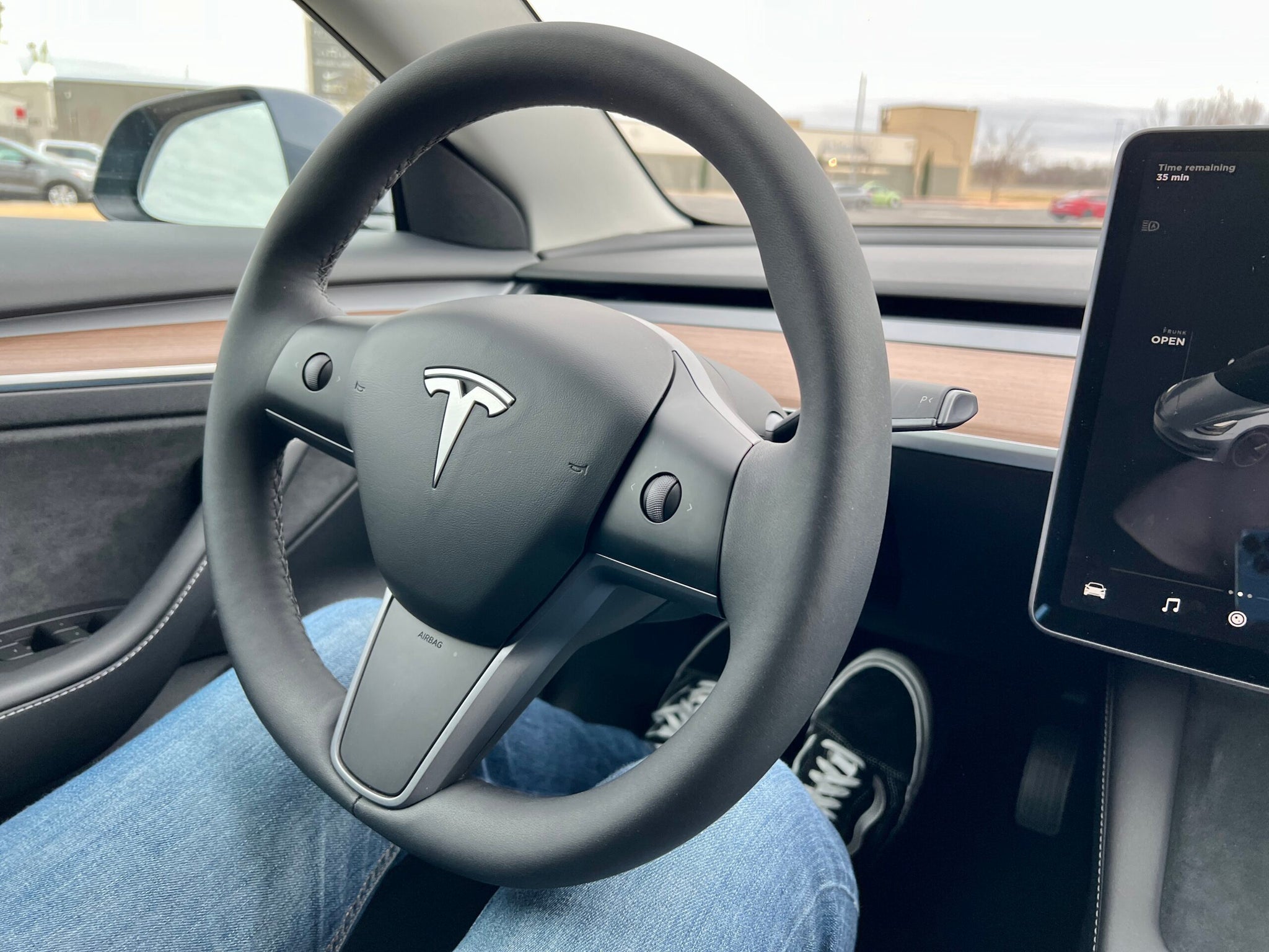 Hertz Used Tesla - k0mlq6f