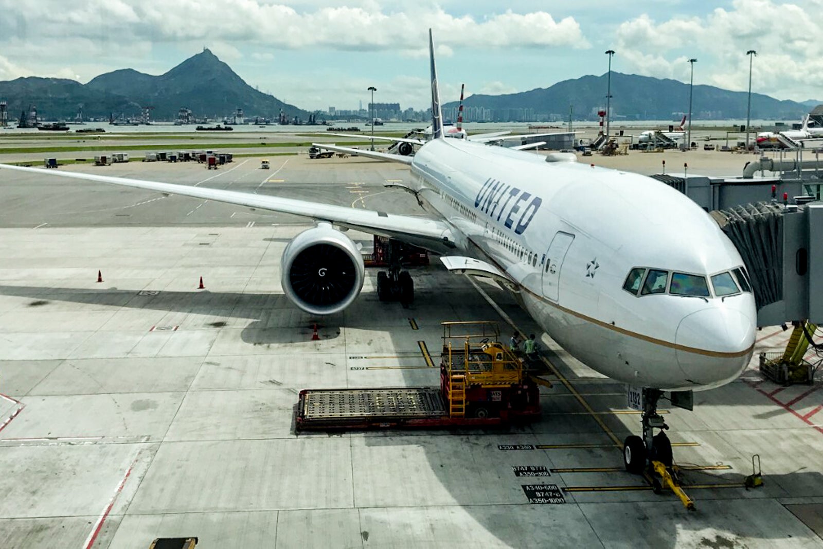 United Boeing 777-300ER at Hong Kong (HKG)