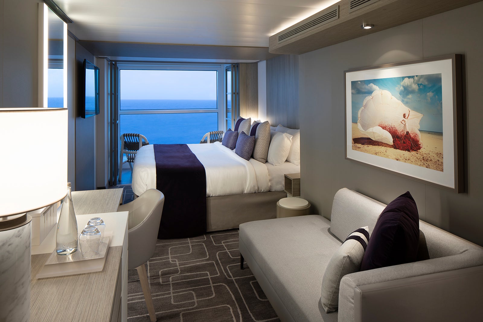 bedroom in cruise ship