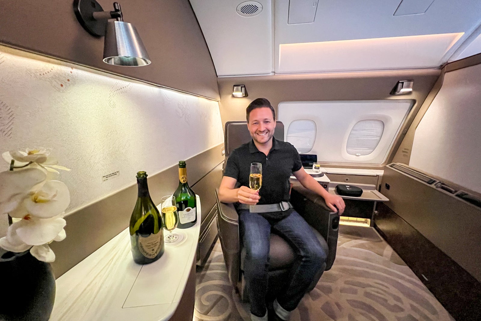 Singapore Airlines A830 returns to the US: Get a look at the Suites