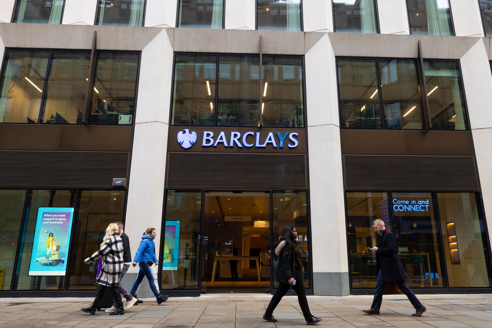 U.K. High Street Banks Ahead of Earnings