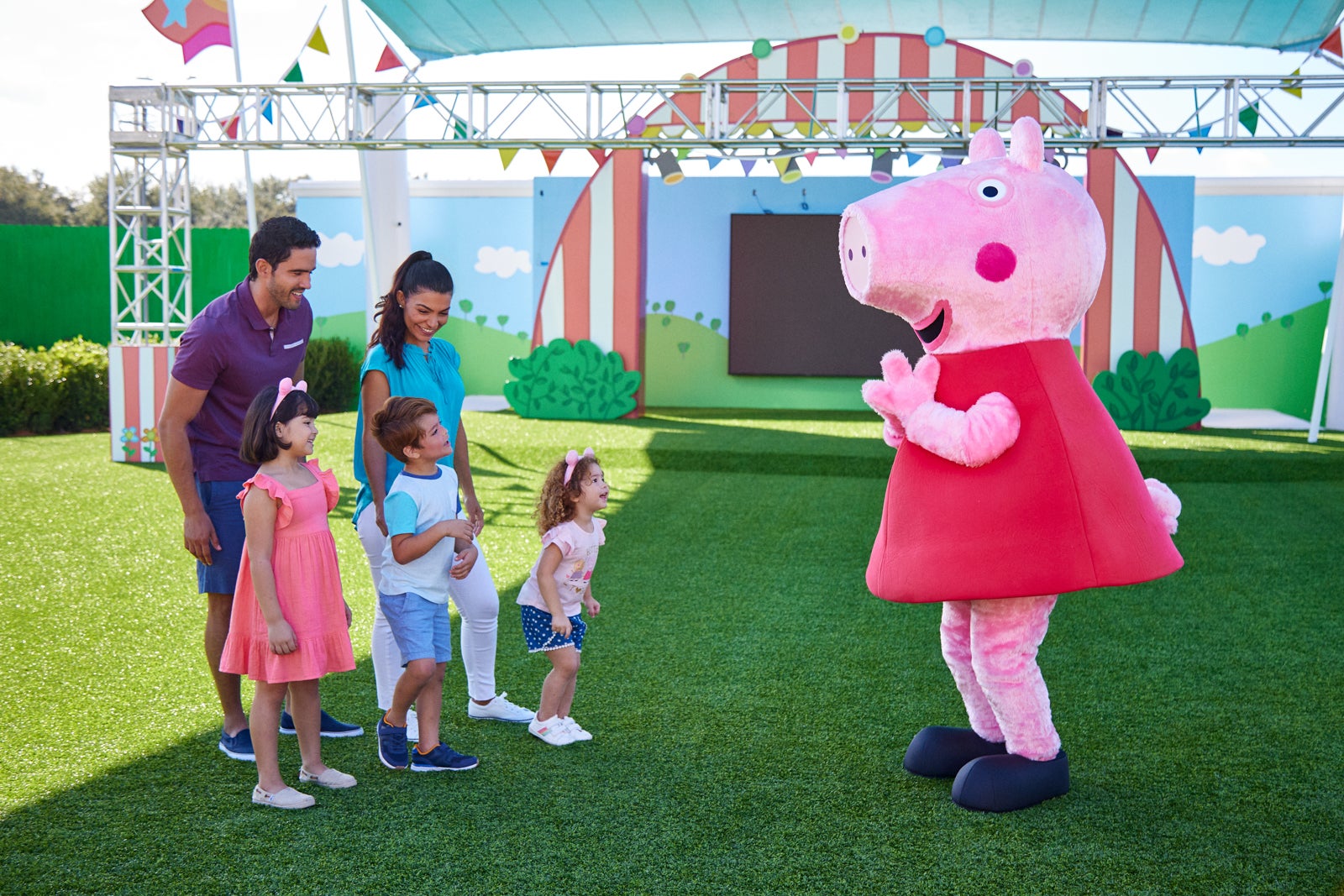 Peppa Pig Theme Park Media Assets Mr. Potato s Showtime Arena Peppa Pig Theme Park