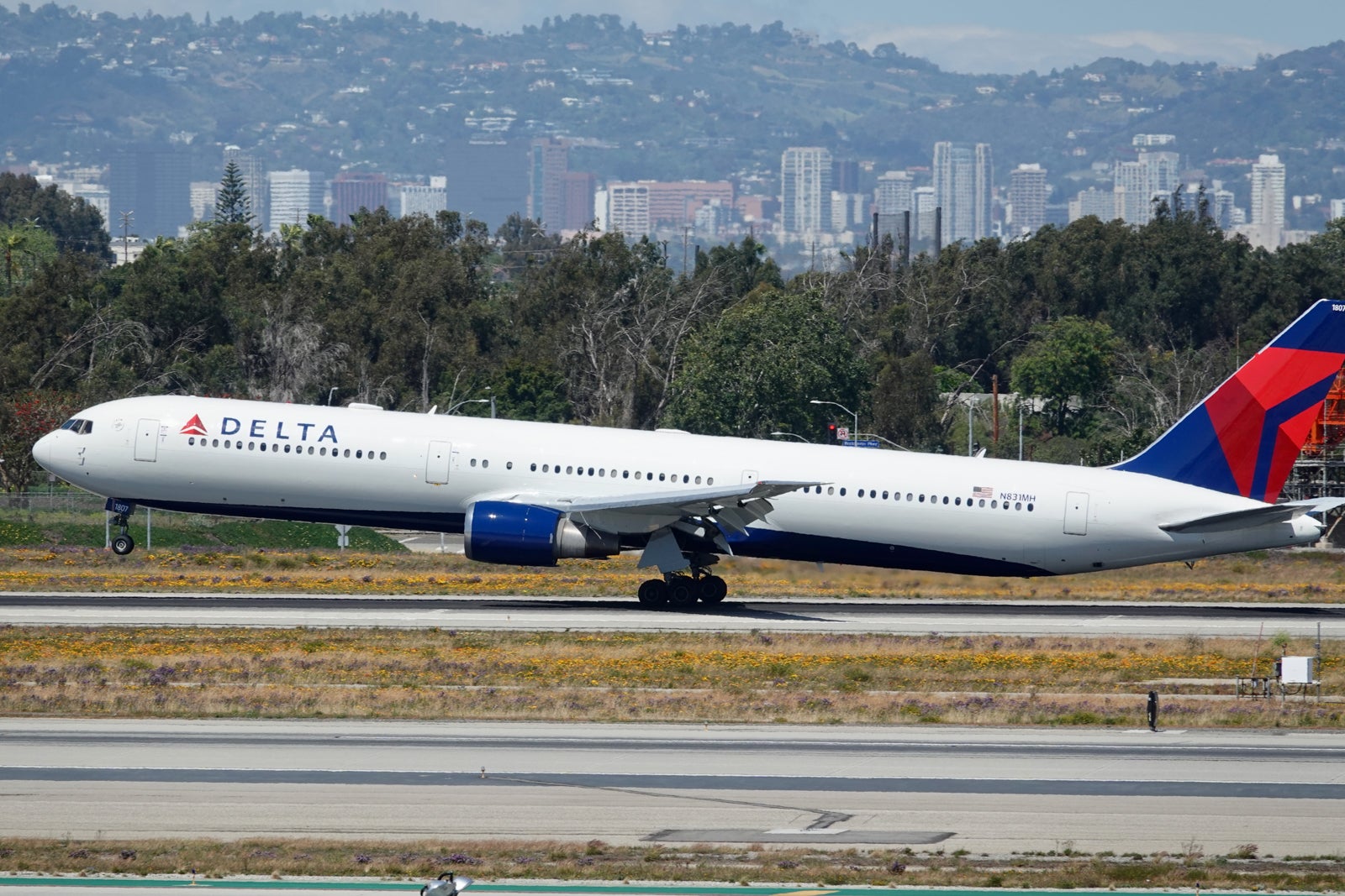 Delta Boeing 767-400ER LAX